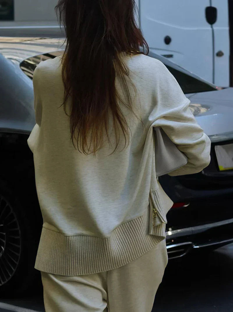 Monika - Komplet luźnej bluzy i spodni pasujących do siebie