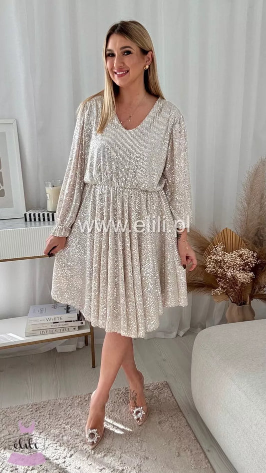 Alisa – Luksusowa Szampańska Sukienka z Elegancką Falbaną