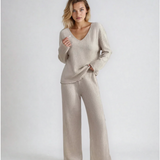 Vivienne - Dwuczęściowy zestaw z prostymi spodniami i topem z dekoltem w serek