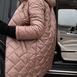 Bogna | Elegancka pikowana kurtka puchowa z kapturem